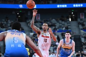 多米全站app -关键时刻广东宏远调整名单以备意大利杯，远射贴柱环节打磨，信心回归，身体对抗强度拉满的简单介绍